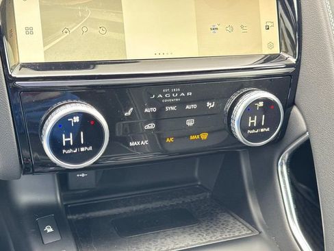 Used 2024 Jaguar E-PACE R-Dynamic SE image 31