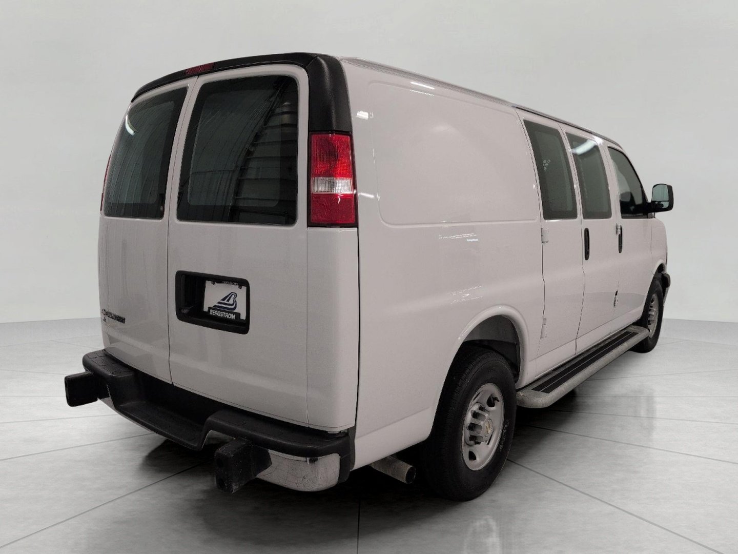 Used 2025 Chevrolet Express 2500 w/ Driver Convenience Package RWD image 21