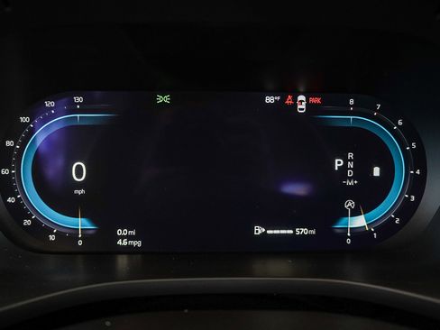 Used 2025 Volvo XC60 B5 Plus image 25