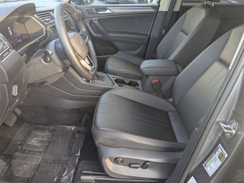 Used 2024 Volkswagen Tiguan SE image 20