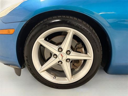 Used 2011 Chevrolet Corvette Coupe w/ 1LT image 32