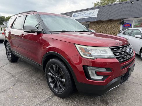 Used 2017 Ford Explorer XLT w/ Equipment Group 202A AWD/4WD image 1