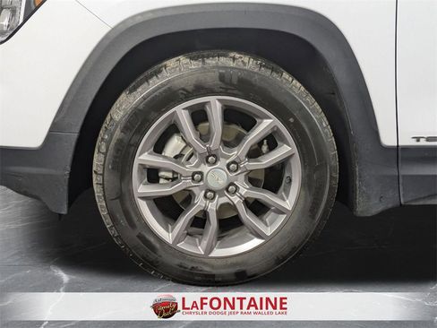 Used 2024 GMC Terrain SLT image 33