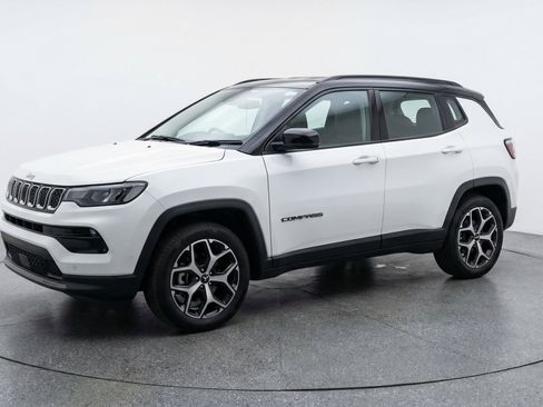 Used 2025 Jeep Compass Limited AWD/4WD image 3
