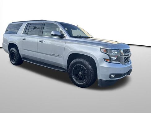 Used 2020 Chevrolet Suburban LT w/ Luxury Package image 8