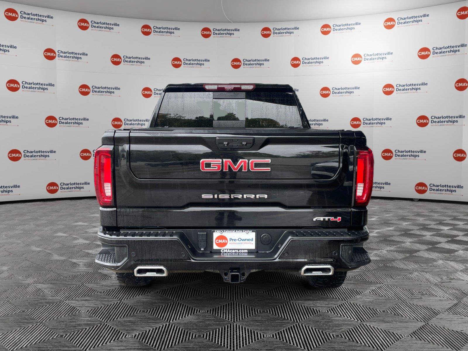 Used 2023 GMC Sierra 1500 AT4 w/ Technology Package AWD/4WD image 4