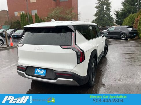 Used 2025 Kia EV9 Light Long Range image 10