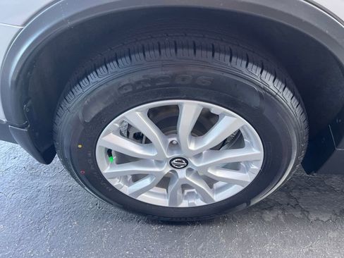 Used 2018 Nissan Rogue SV image 22