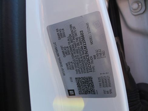 Used 2021 Chevrolet Colorado LT w/ Safety Package RWD image 14