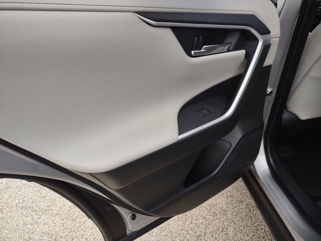 Used 2019 Toyota RAV4 Limited w/ All Weather Liner Package AWD/4WD image 18