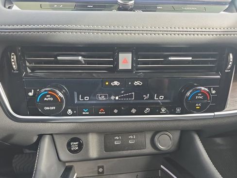 New 2026 Nissan Rogue Platinum image 4