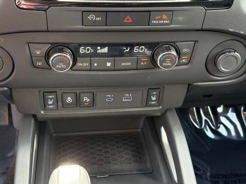 Used 2024 Nissan Frontier SV w/ SV Convenience Package RWD image 28