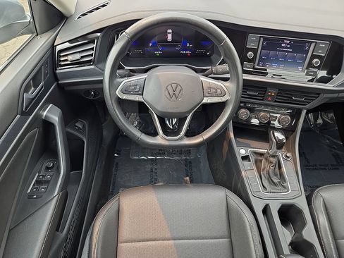 Used 2024 Volkswagen Jetta SE FWD image 13