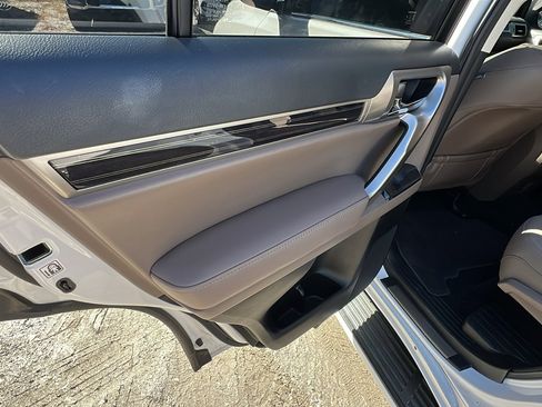 Used 2020 Lexus GX 460 Premium w/ Premium Package image 25