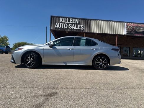 Used 2023 Toyota Camry SE image 1
