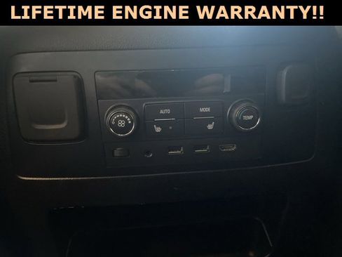 Used 2018 Chevrolet Suburban Premier image 33
