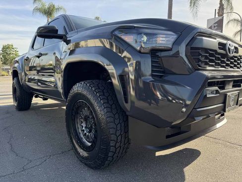 Used 2025 Toyota Tacoma TRD Sport image 10