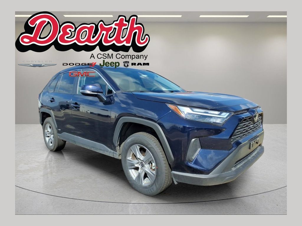 Used 2025 Toyota RAV4 XLE AWD/4WD image 1