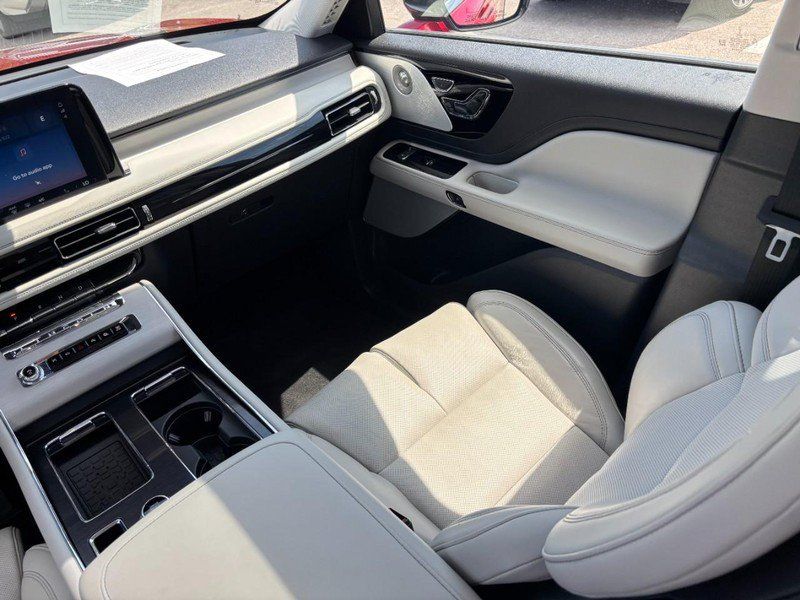 Used 2025 Lincoln Aviator Reserve w/ Equipment Group 201A AWD/4WD image 15