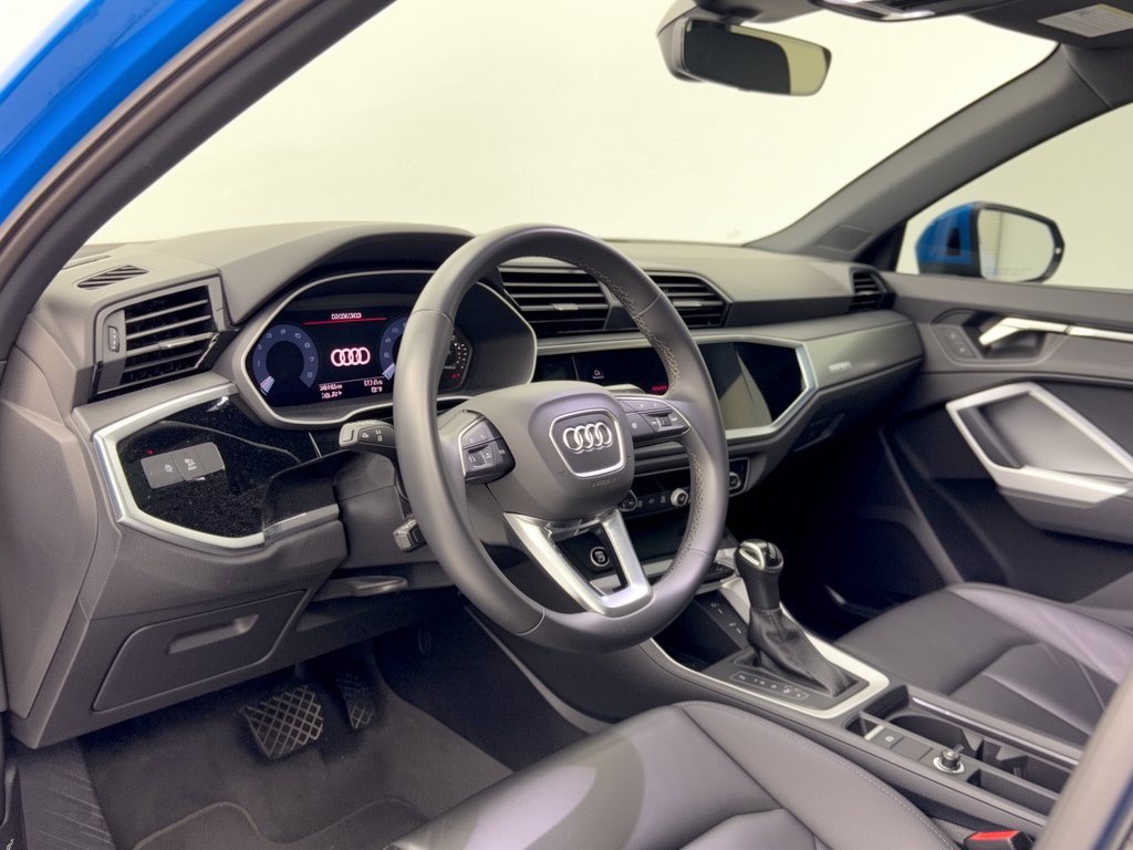 Used 2023 Audi Q3 2.0T Premium w/ Convenience Package AWD/4WD image 4