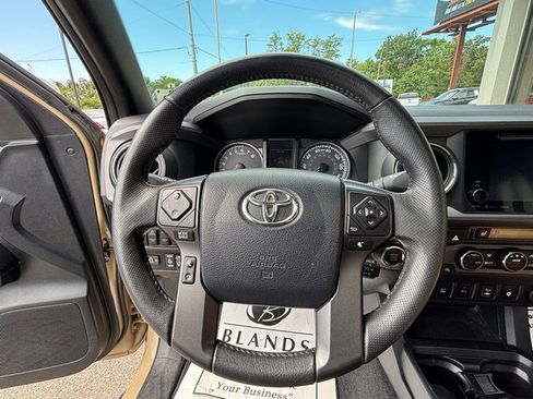Used 2017 Toyota Tacoma TRD Off-Road w/ Premium & Technology Package image 17