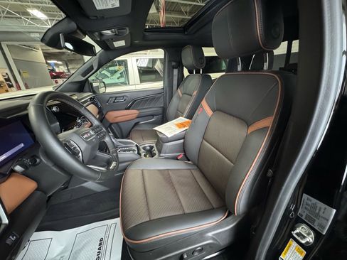 Used 2024 GMC Canyon AT4 w/ AT4 Premium Package image 19