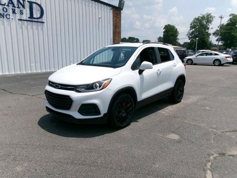 Used 2022 Chevrolet Trax LT w/ Driver Confidence Package AWD/4WD image 2