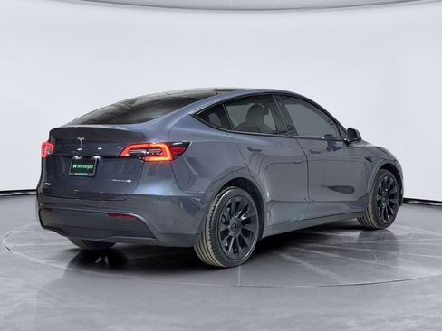 Used 2021 Tesla Model Y Long Range image 3