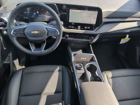 New 2026 Chevrolet Equinox LT w/ Convenience Package II FWD image 32