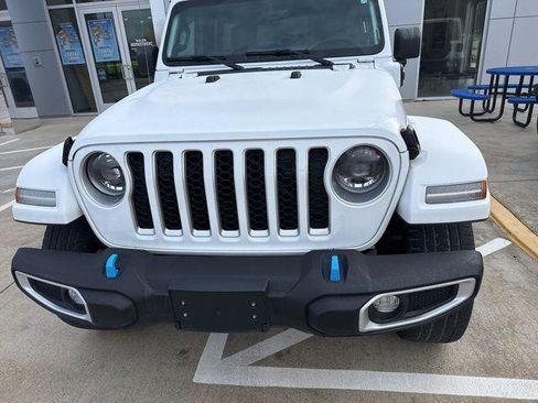 Used 2023 Jeep Wrangler Unlimited Sahara w/ Cold Weather Group AWD/4WD image 13