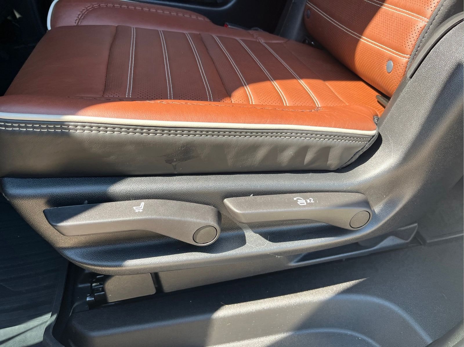 Used 2023 GMC Yukon XL Denali Ultimate w/ LPO, Floor Liner Package AWD/4WD image 28