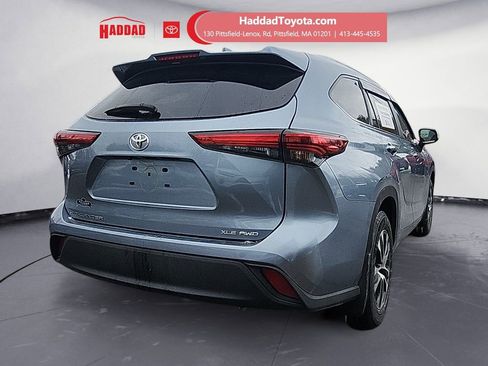 Certified 2023 Toyota Highlander XLE image 5
