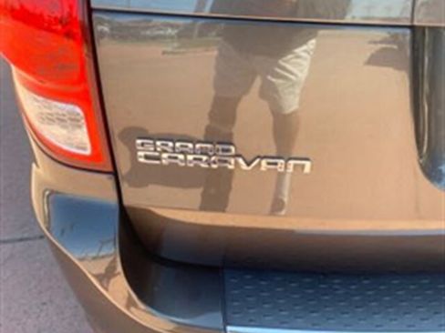 Used 2018 Dodge Grand Caravan SXT image 5