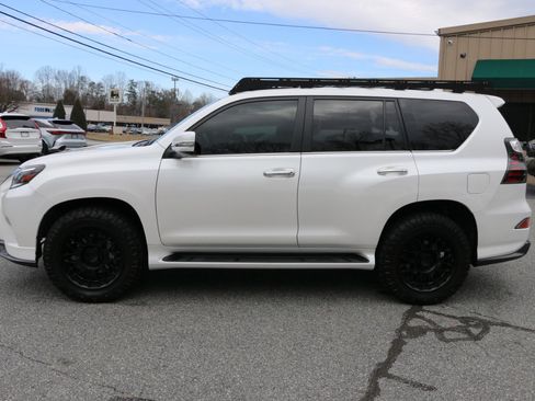 Used 2023 Lexus GX 460 Premium image 2