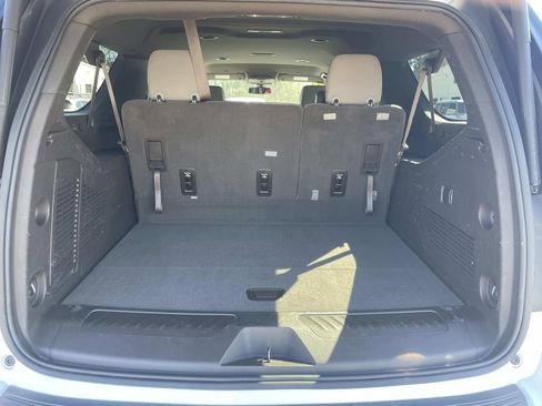 Used 2021 Chevrolet Suburban LT image 11