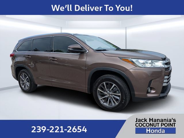 Used 2018 Toyota Highlander XLE FWD image 1