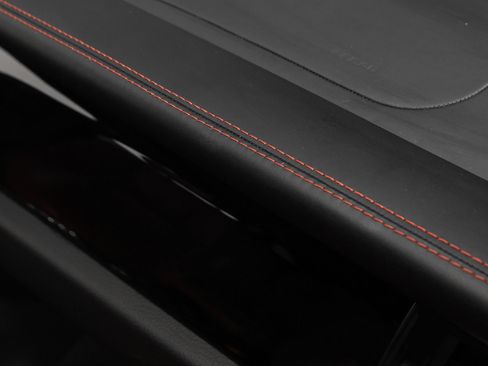 Certified 2019 Porsche Macan AWD/4WD image 22