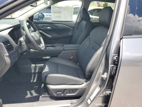 New 2025 Nissan Rogue Platinum image 15