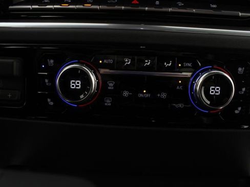 New 2026 GMC Sierra 1500 SLT image 7