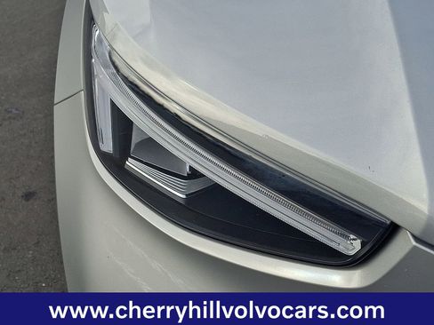 Certified 2025 Volvo XC40 B5 Plus image 10
