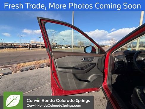 Used 2023 Nissan Rogue SV image 8