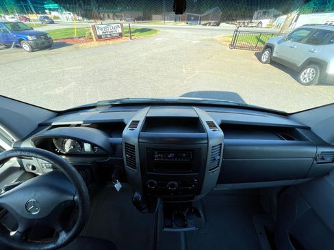 Used 2012 Mercedes-Benz Sprinter 2500 image 19