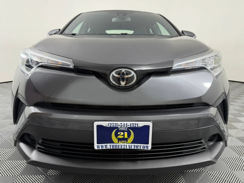 Used 2018 Toyota C-HR XLE FWD image 3
