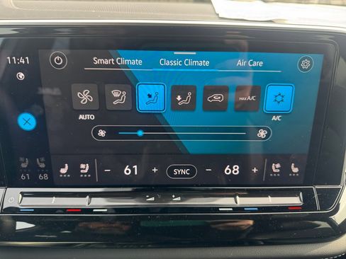 New 2025 Volkswagen Atlas Cross Sport SE image 18