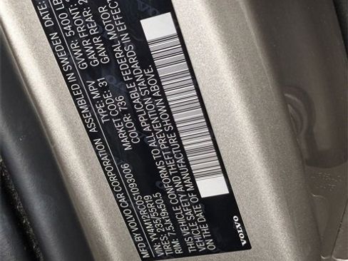 Used 2025 Volvo XC60 B5 Plus image 38