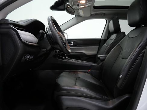 Used 2022 Jeep Compass Latitude w/ Sun and Sound Group AWD/4WD image 13