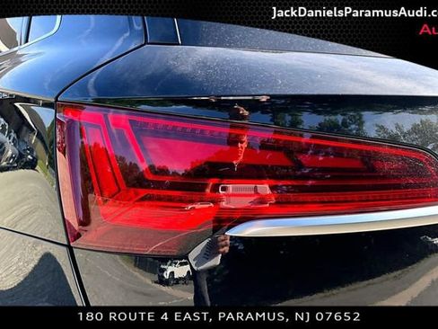 Used 2023 Audi Q5 2.0T Premium w/ Convenience Package AWD/4WD image 22