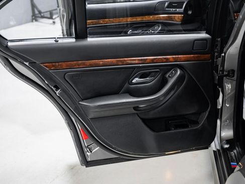 Used 2003 BMW M5 image 24