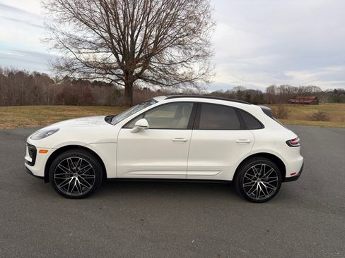 New 2026 Porsche Macan image 2