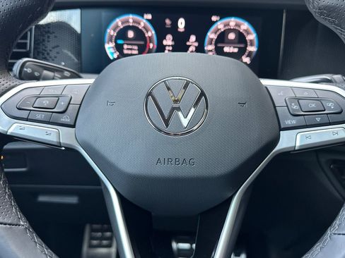 New 2026 Volkswagen Tiguan SE R-Line FWD image 21